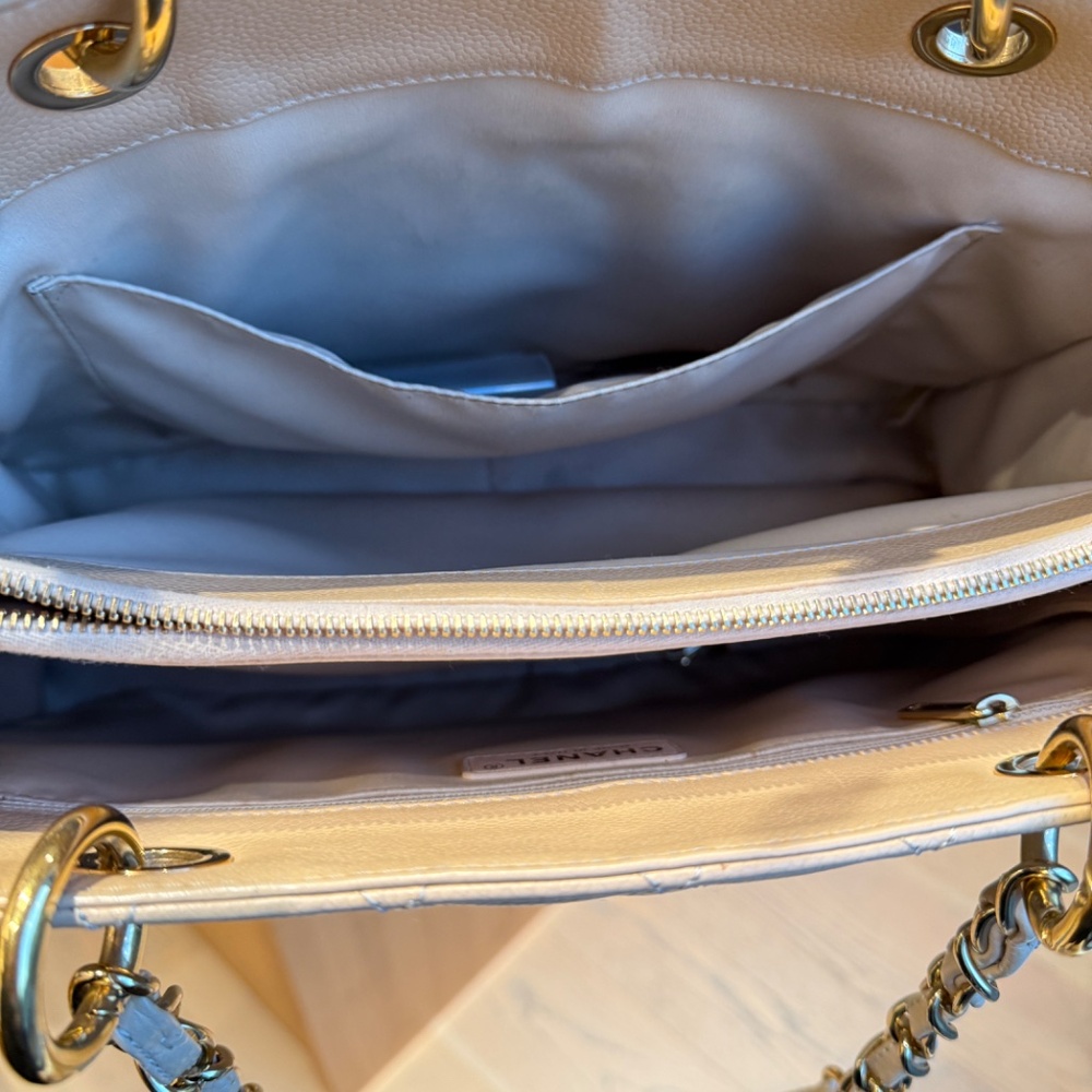 Chanel Grand Shopping tote in Caviar Beige Leather - Picture 11 of 12
